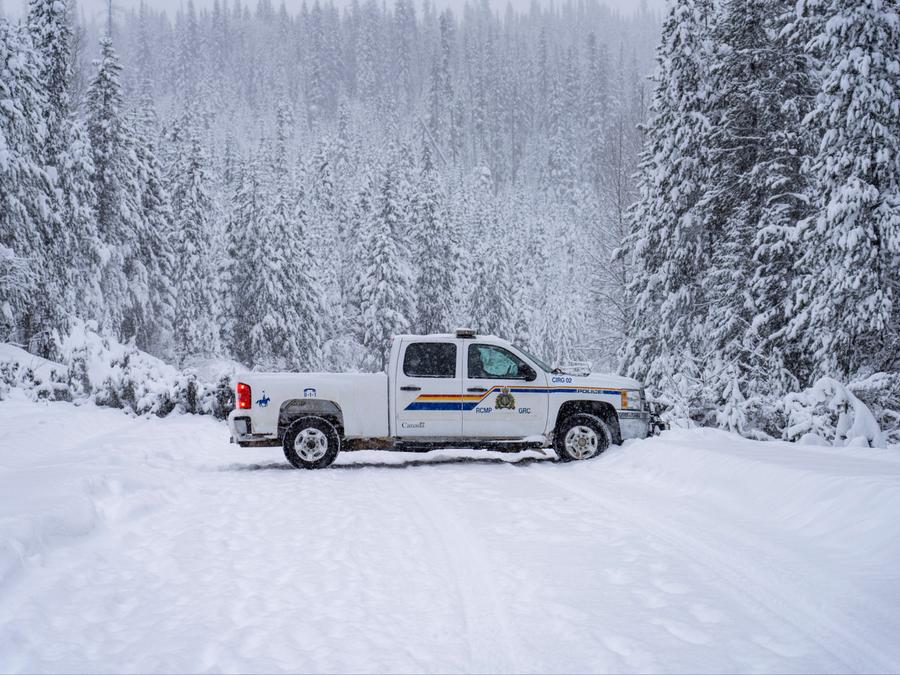 An RCMP vehicle turns around at kilometre marker 40 near Houston, B.C., January 9, 2020. Jimmy Jeong/The Globe and Mail